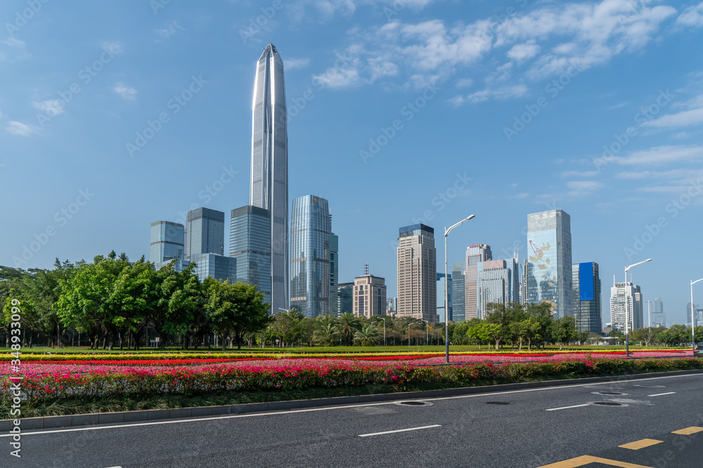 深圳的摩天大楼和道路地面