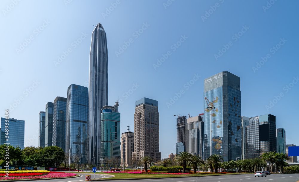 深圳的摩天大楼和道路地面