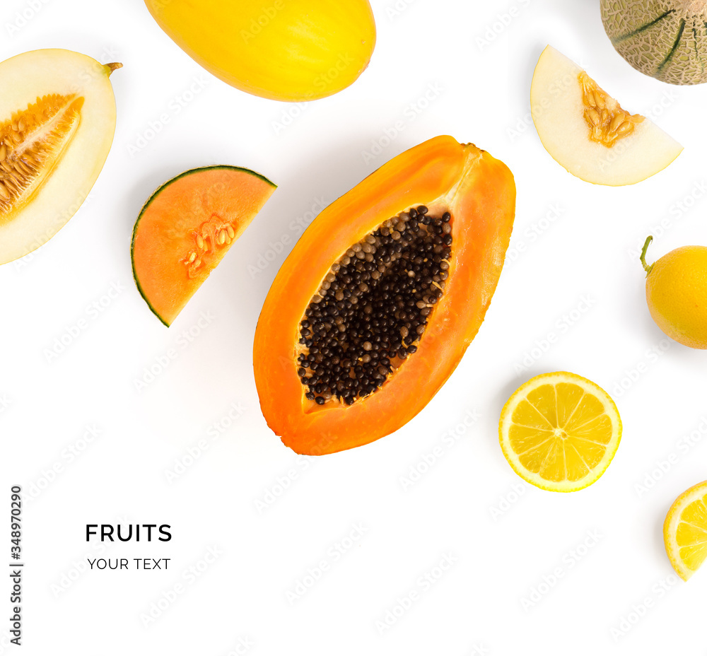 由水果制成的创意布局。平面布局。食物概念。木瓜、柠檬、白底甜瓜。