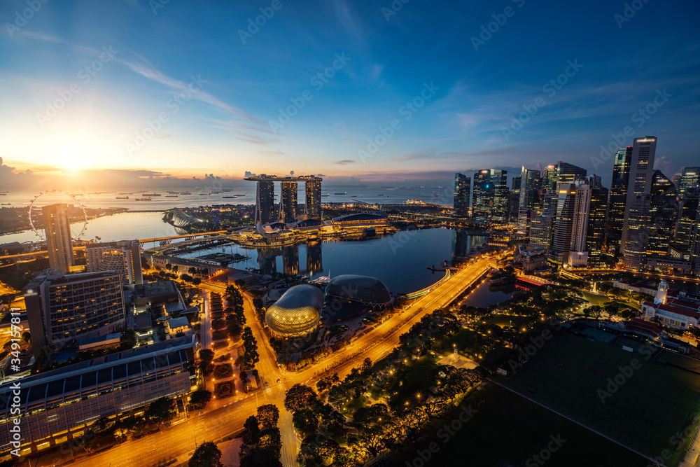 .新加坡城市日出和清晨建筑的城市景观