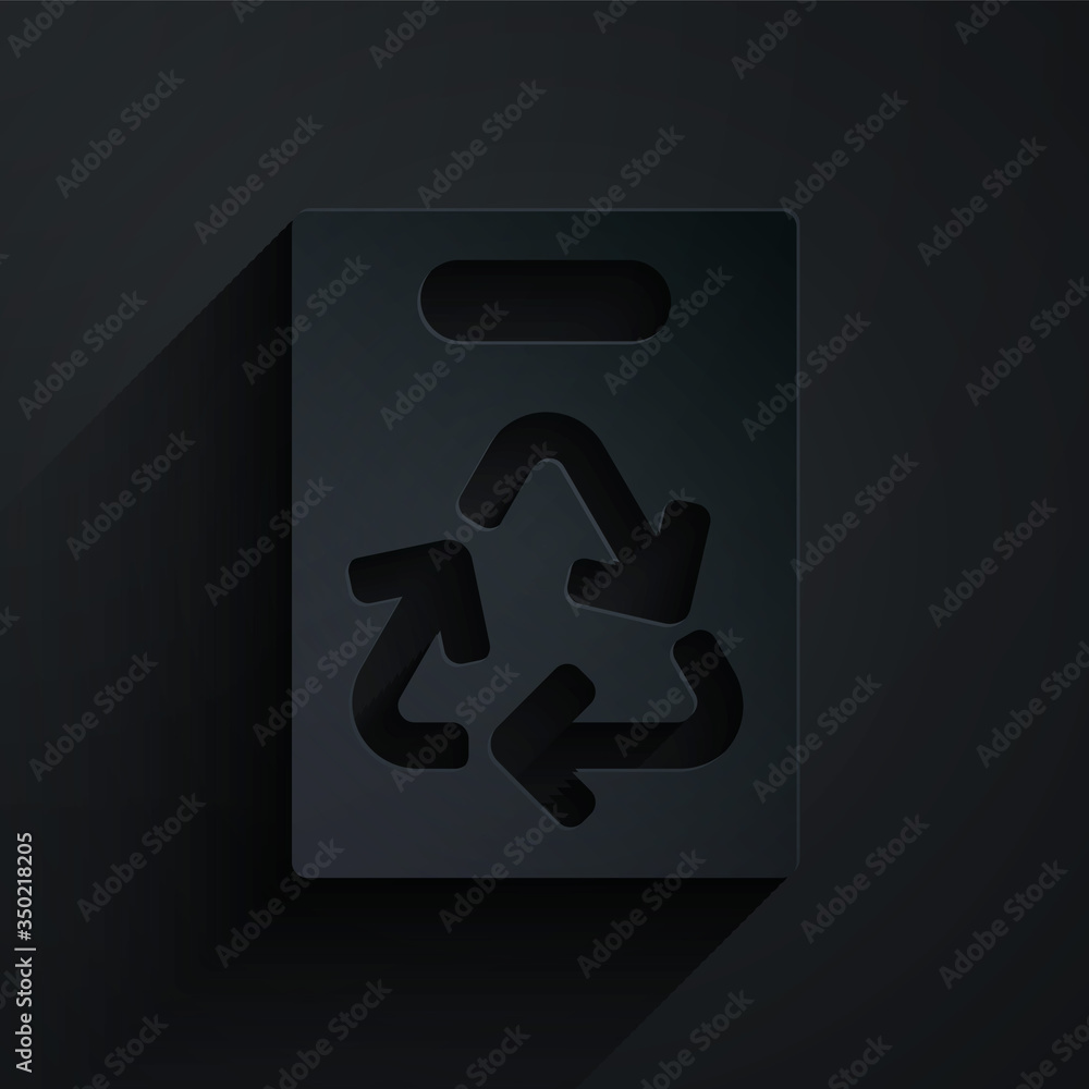 剪纸购物袋，黑色背景上有回收图标。带有回收符号的袋子