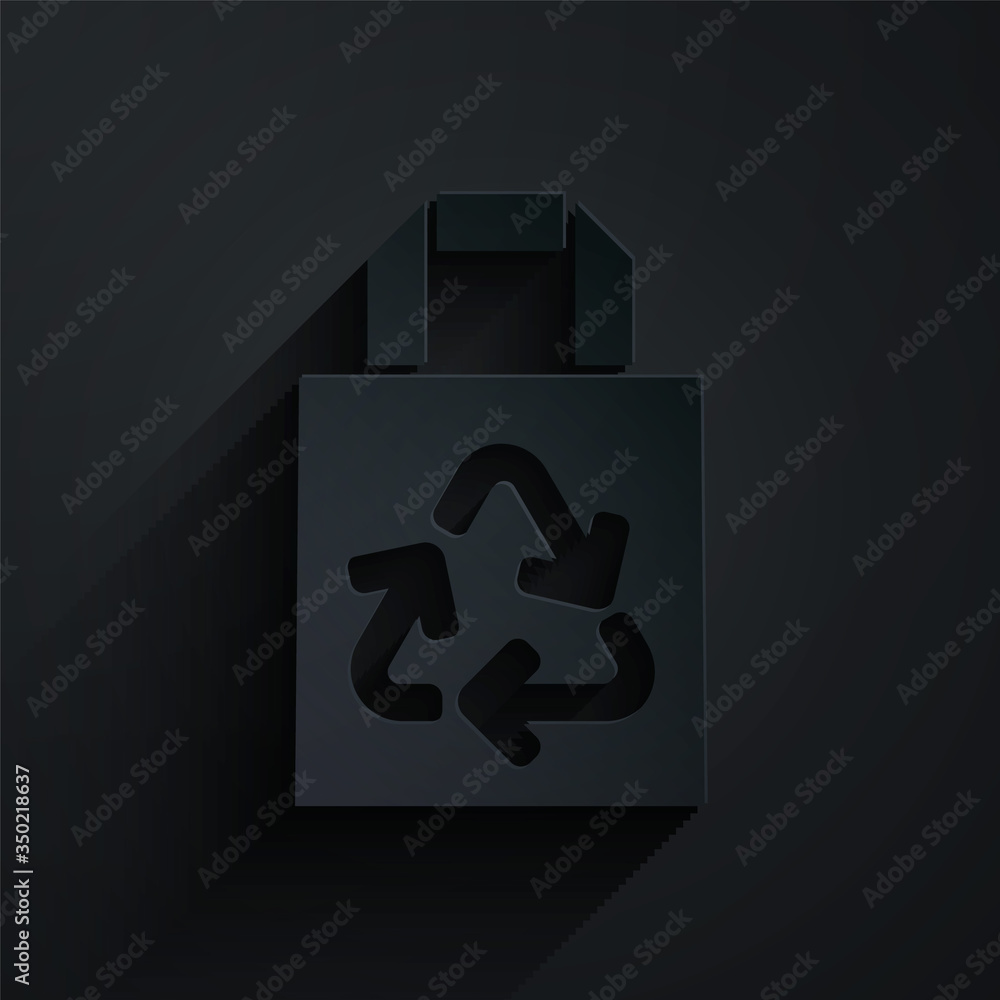 剪纸购物袋，黑色背景上隔离回收图标。带有回收符号的袋子