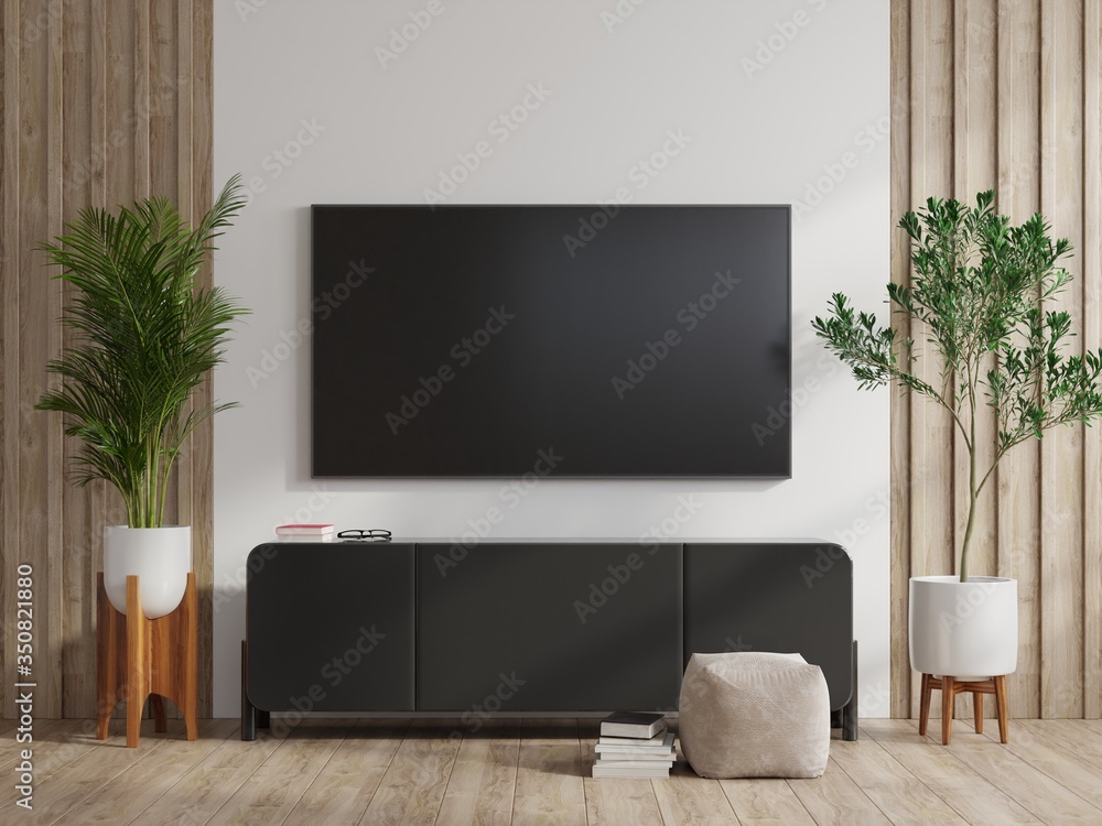 白色墙壁背景的现代客厅墙壁和橱柜上的电视。