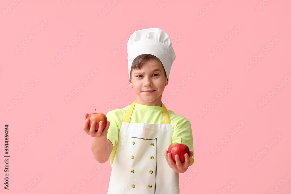 彩色背景上的小厨师肖像