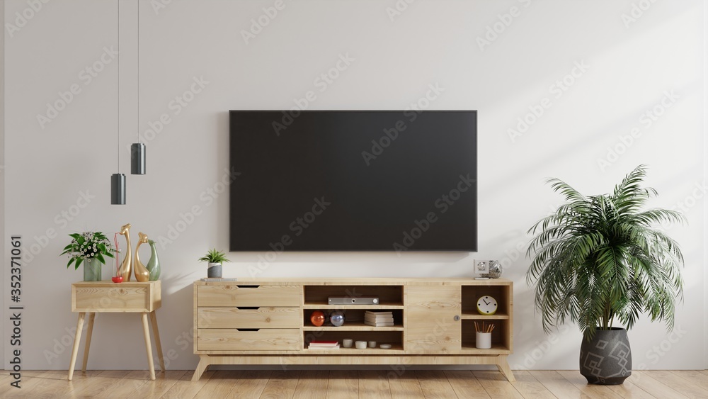 客厅白墙上的LED电视，简约设计。