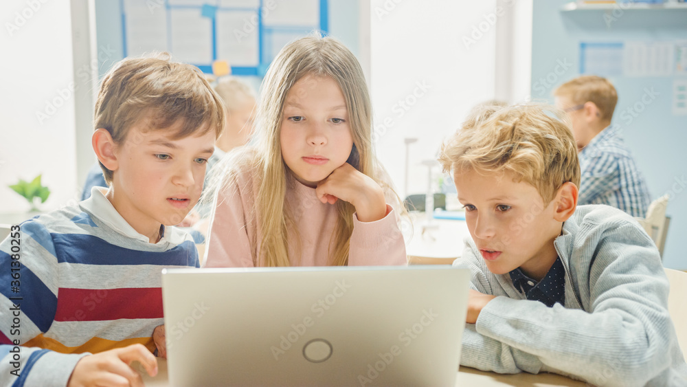小学课堂：一群才华横溢的孩子用笔记本电脑做软件