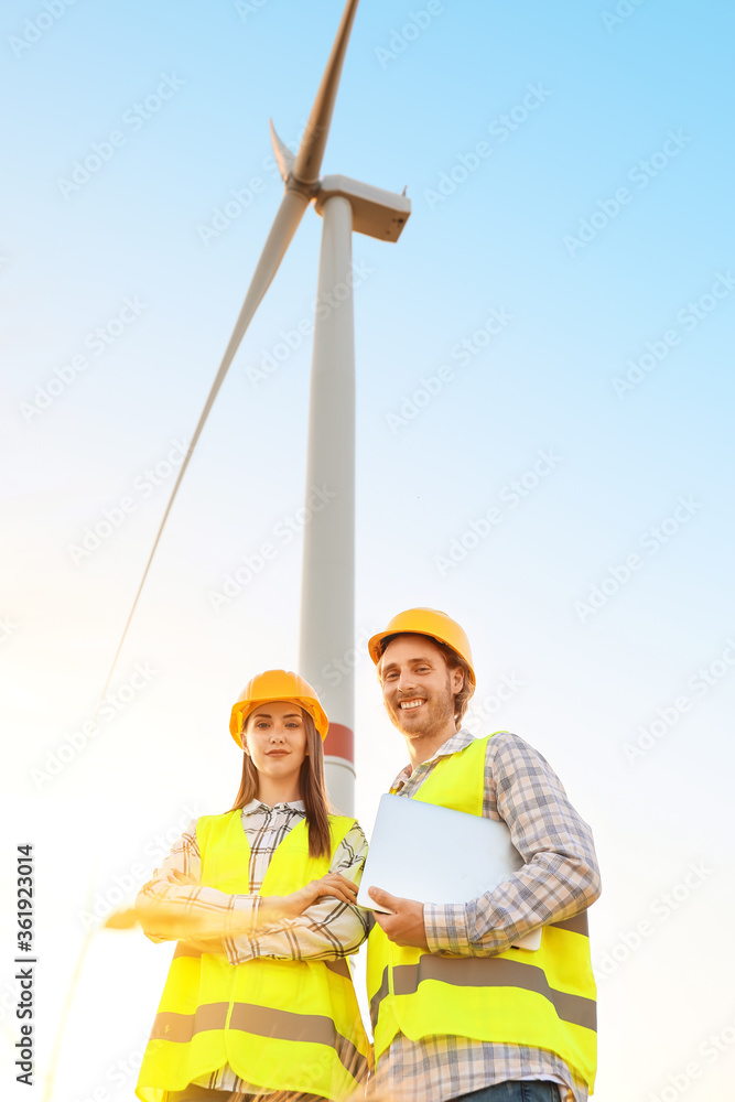 风力发电场的电力生产工程师