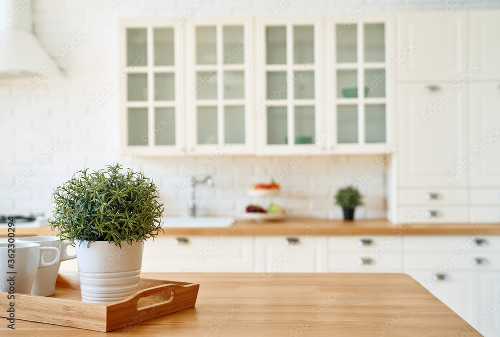 厨房木质桌面和厨房模糊背景室内风格北欧风格
