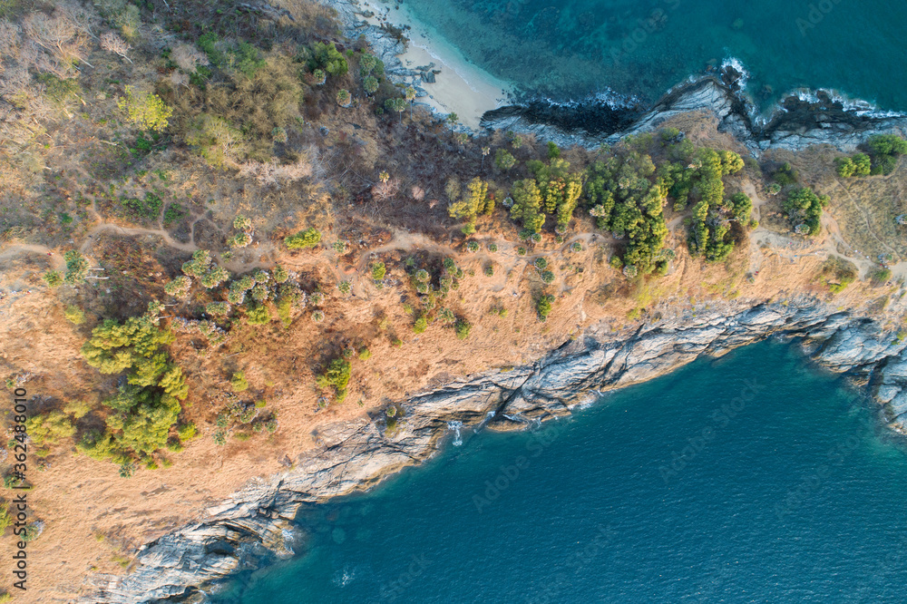 无人机拍摄的泰国普吉岛安达曼海海岸美景令人惊叹。