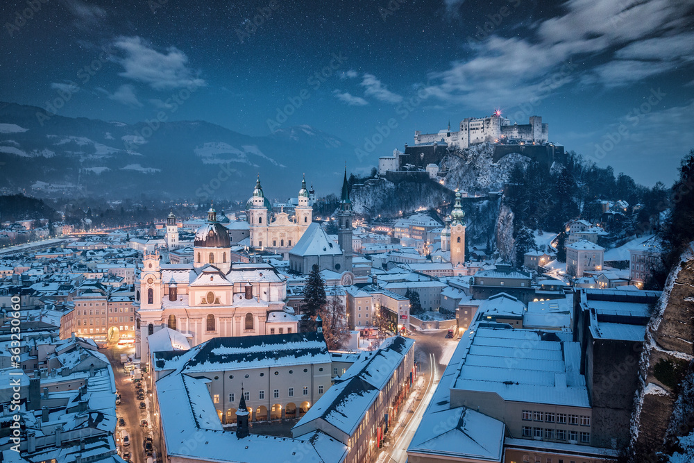 奥地利冬季圣诞节期间的萨尔茨堡老城