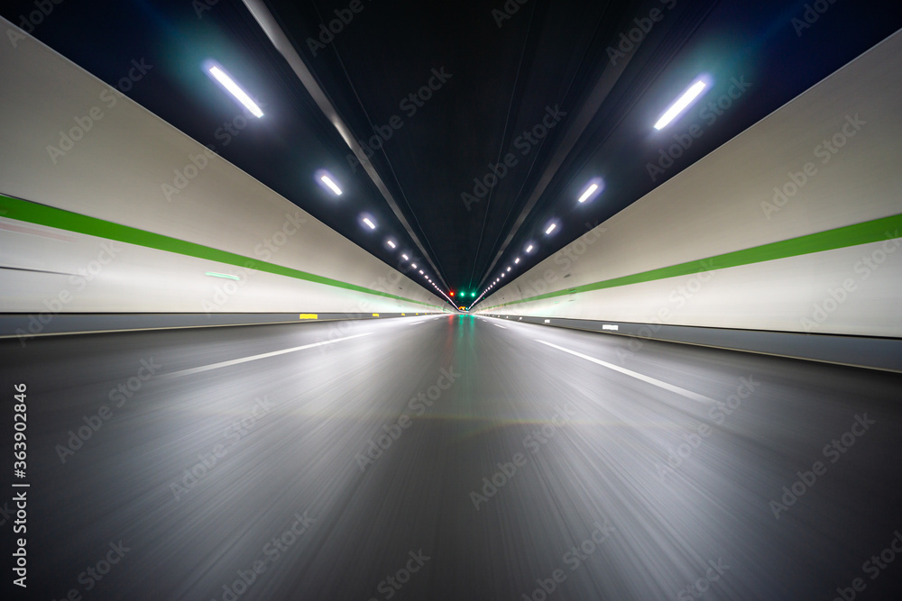 隧道中的道路