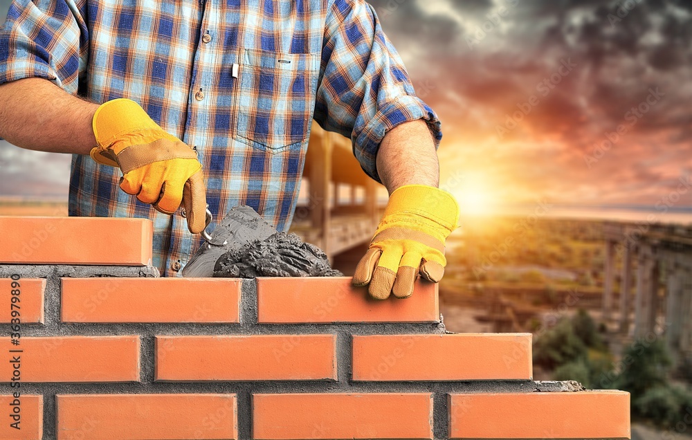 砌砖工人安装砖砌体