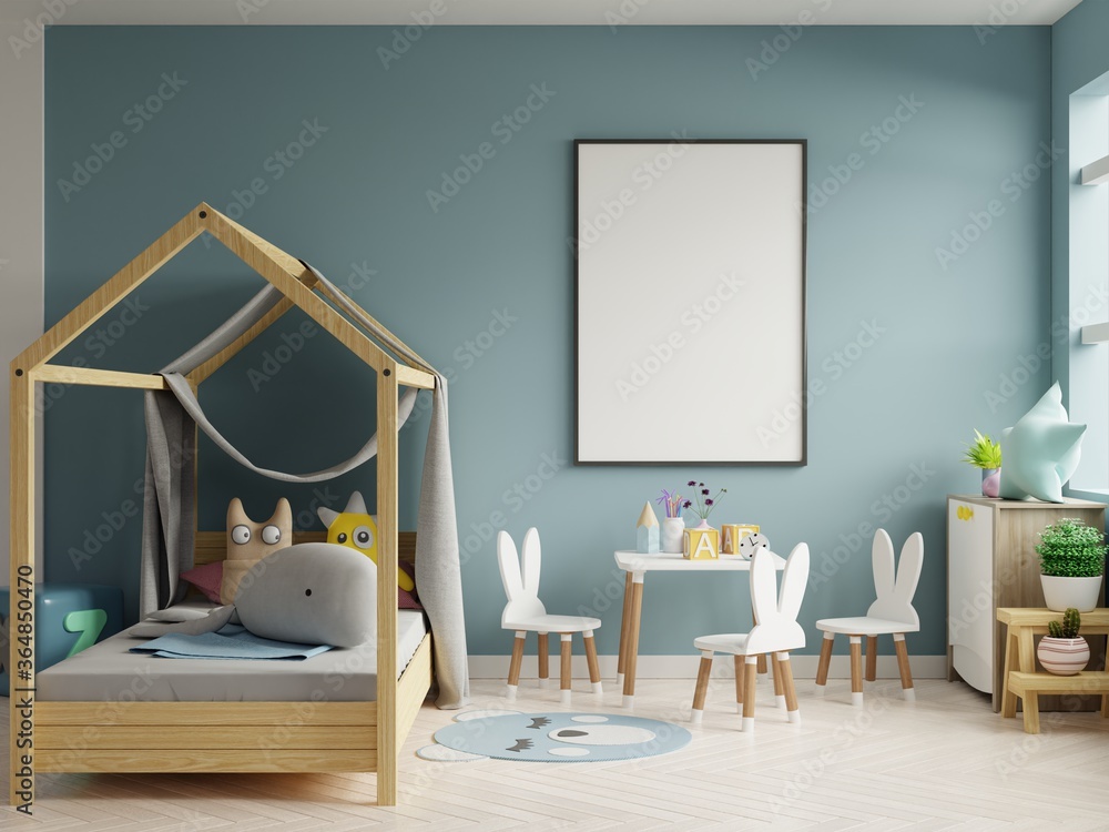 儿童房、儿童房、幼儿园模型、蓝色墙壁中的模型海报框架。