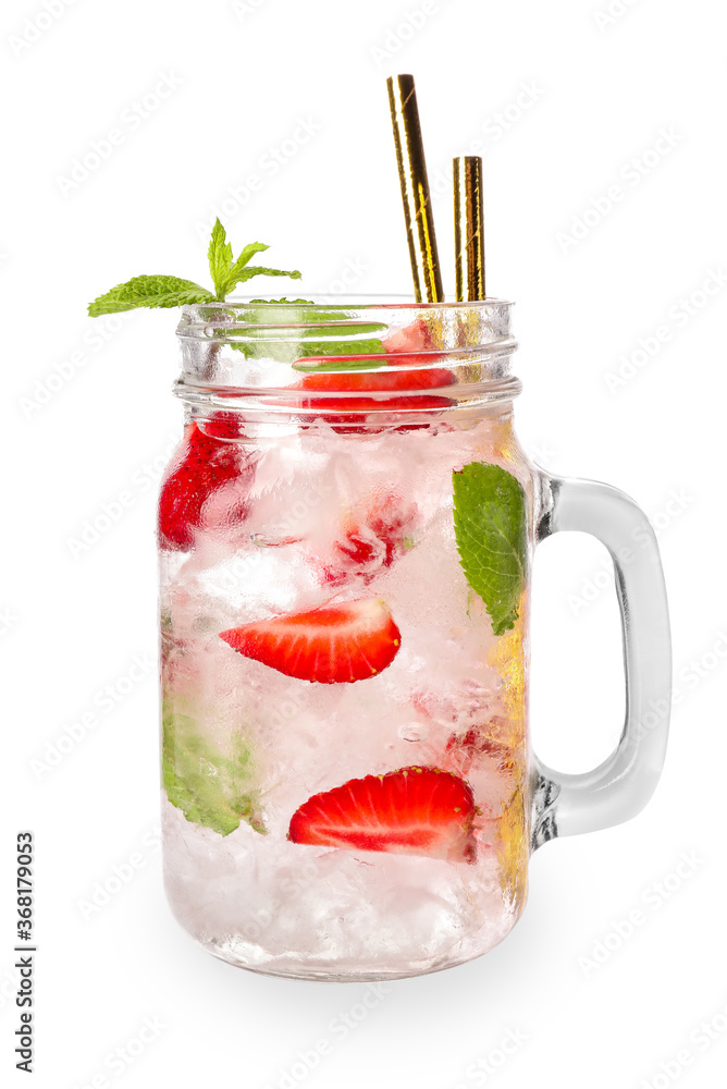 梅森罐白底新鲜草莓柠檬水