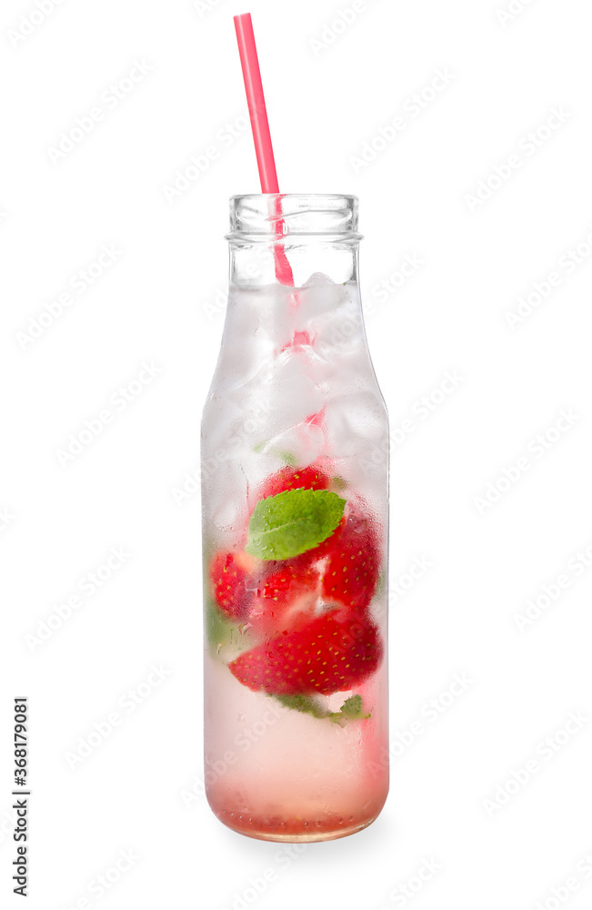 一瓶白底新鲜草莓柠檬水