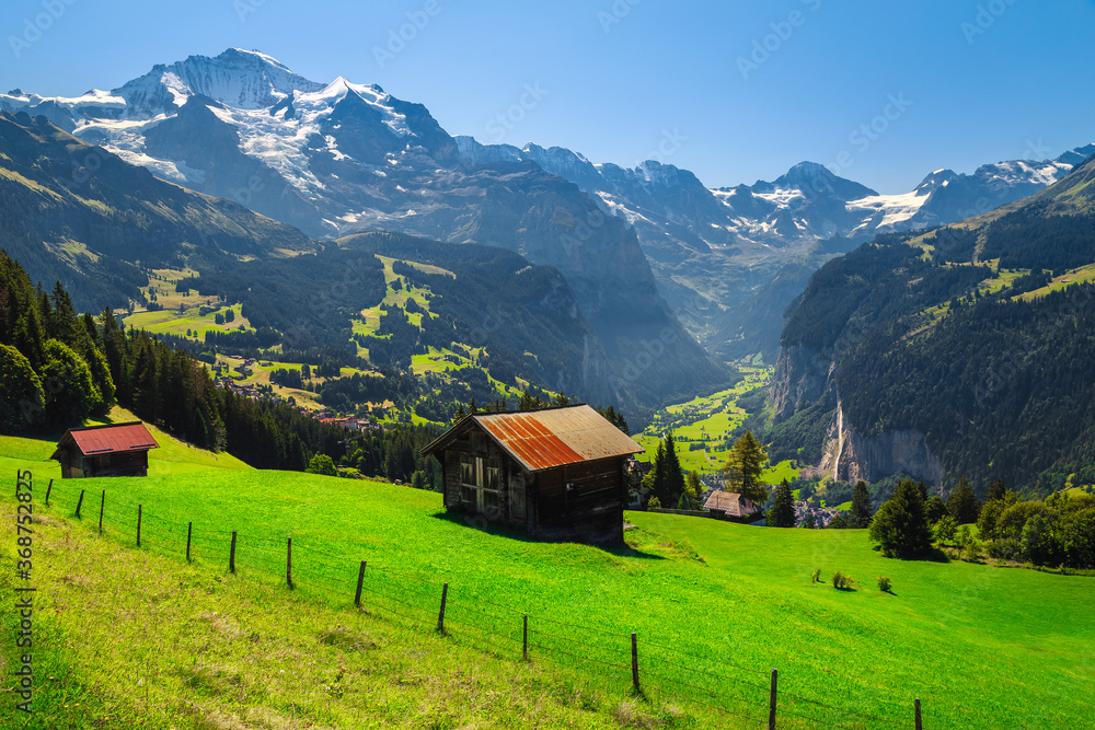 瑞士温根度假村附近的农业花园和绿地