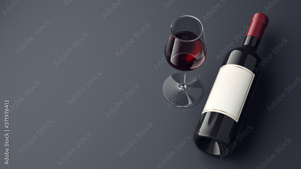 优雅的玻璃杯和一瓶红酒在灰色背景上闪烁空白标签。酒瓶模型模板