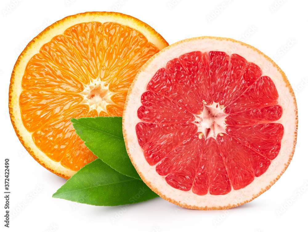 葡萄柚和橙色在白色背景上半隔离。葡萄柚半微距摄影棚照片。橙色