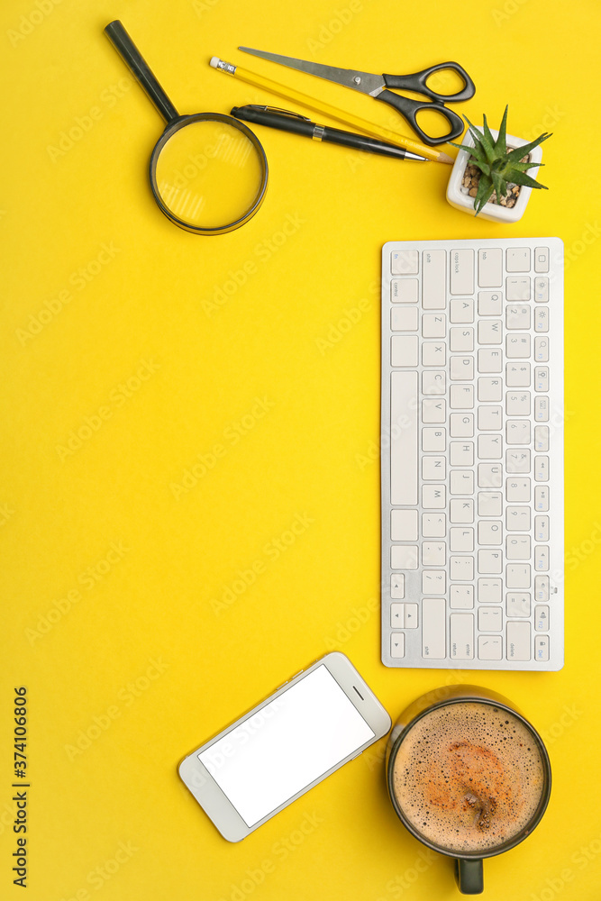 不同的文具，彩色背景上有手机、电脑键盘和一杯咖啡