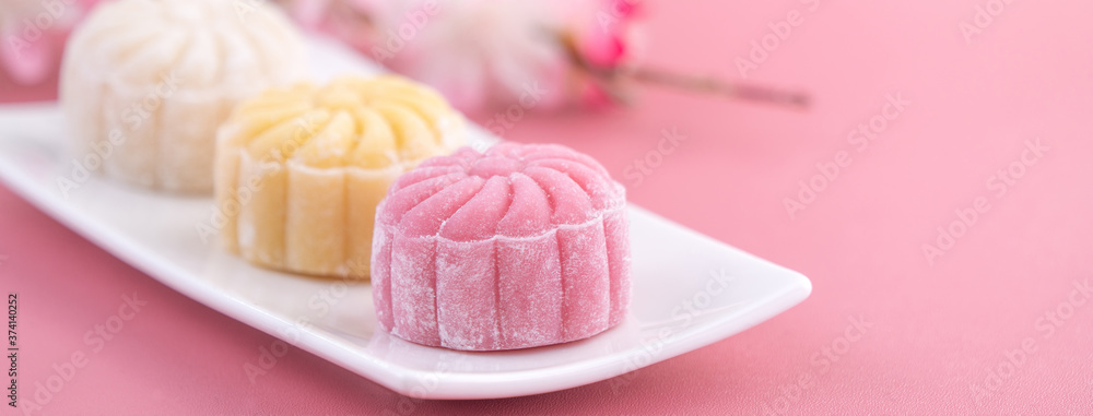 五彩雪皮月饼，甜雪月饼，中秋节传统风味甜品