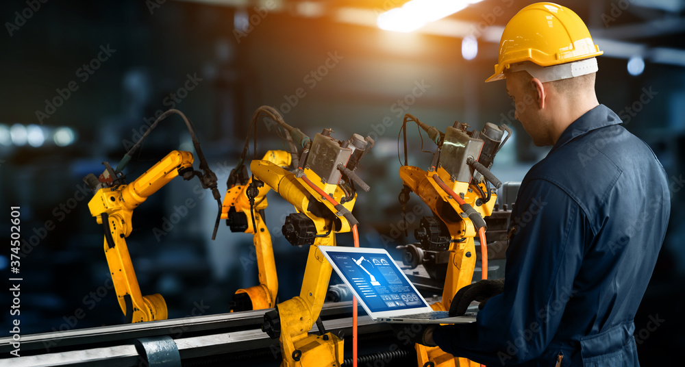 展示自动化制造的数字工厂生产技术的智能工业机械臂