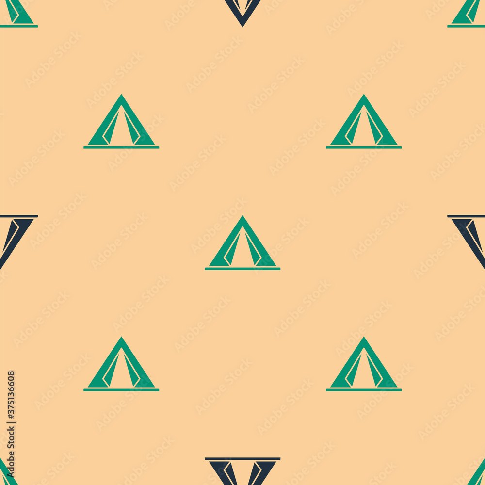 绿色和黑色旅游帐篷图标，米色背景上的隔离无缝图案。露营符号。面纱