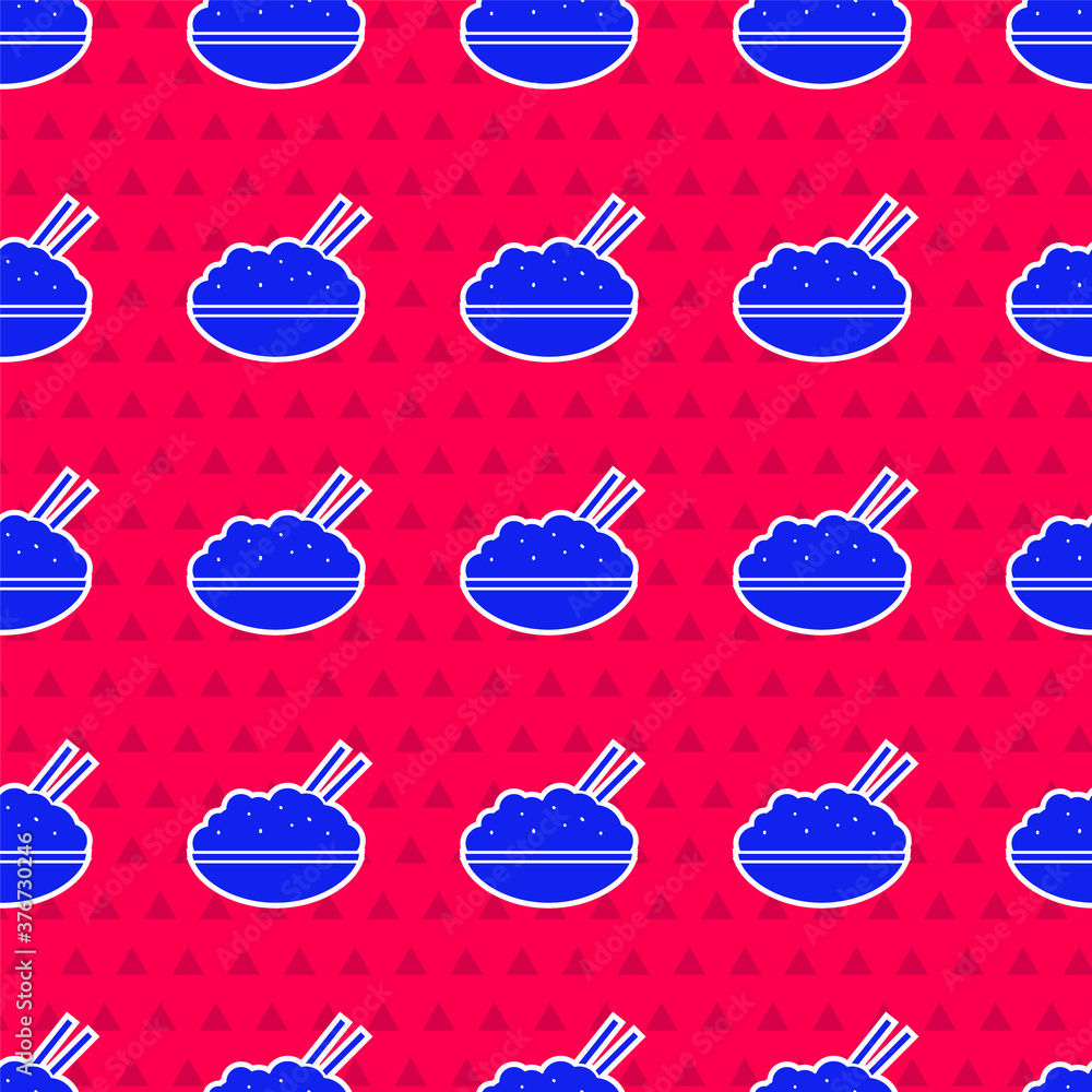 碗里的蓝色米饭，红色背景上有筷子图标隔离无缝图案。传统亚洲