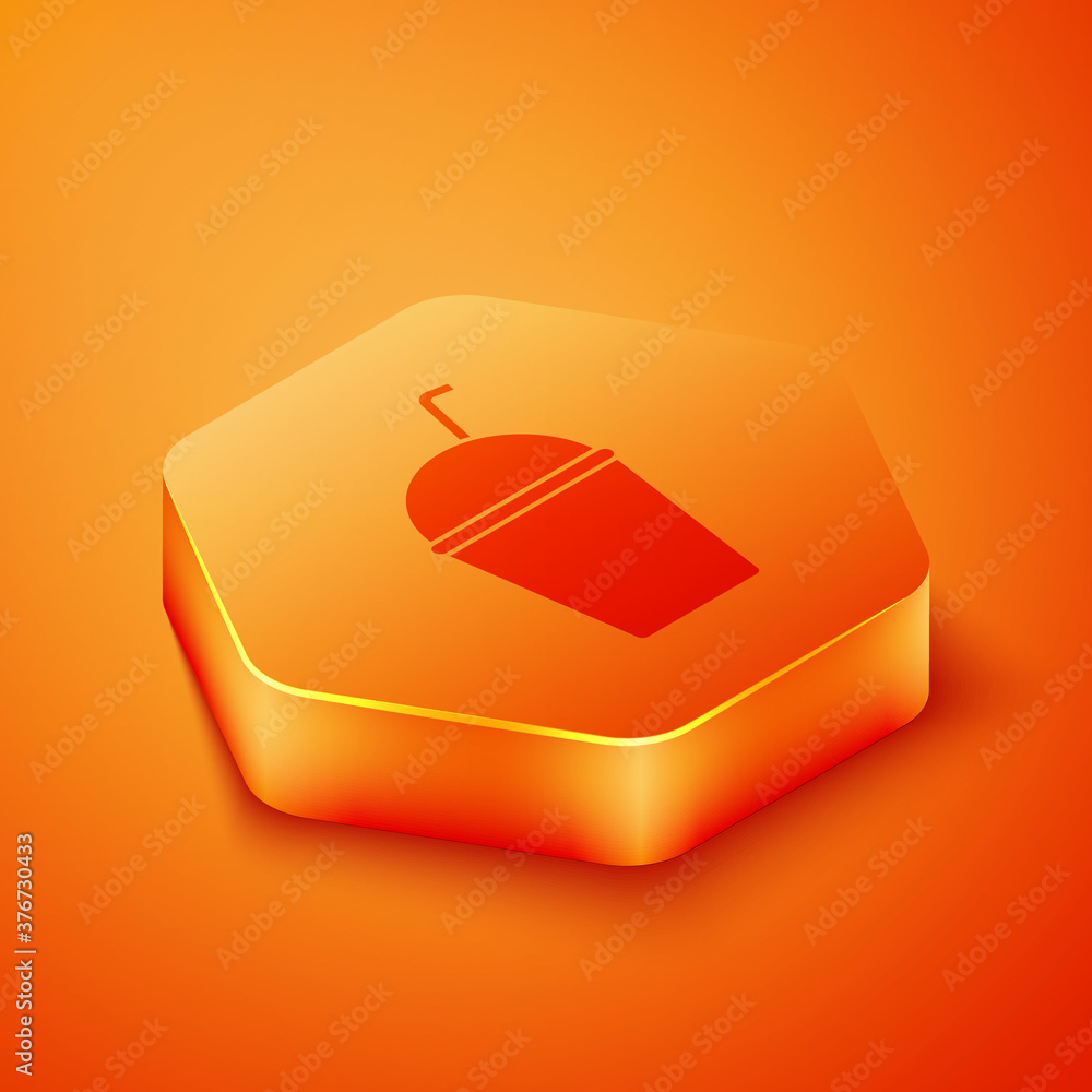 橙色背景上隔离的等距奶昔图标。带盖和吸管的塑料杯。橙色六克