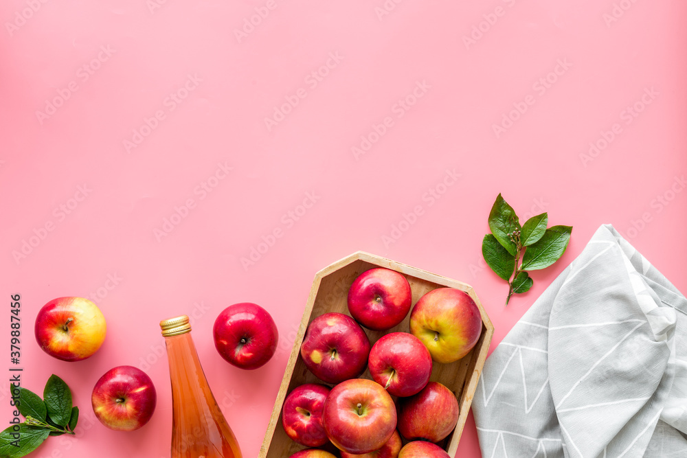 苹果醋瓶装水果俯视图
