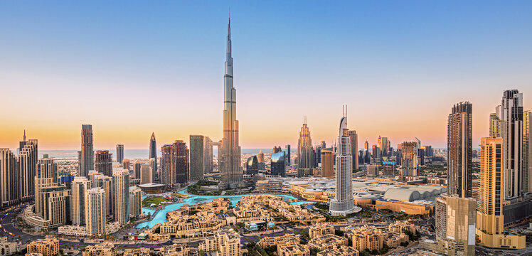迪拜市中心，令人惊叹的城市天际线与豪华的摩天大楼，阿拉伯联合酋长国