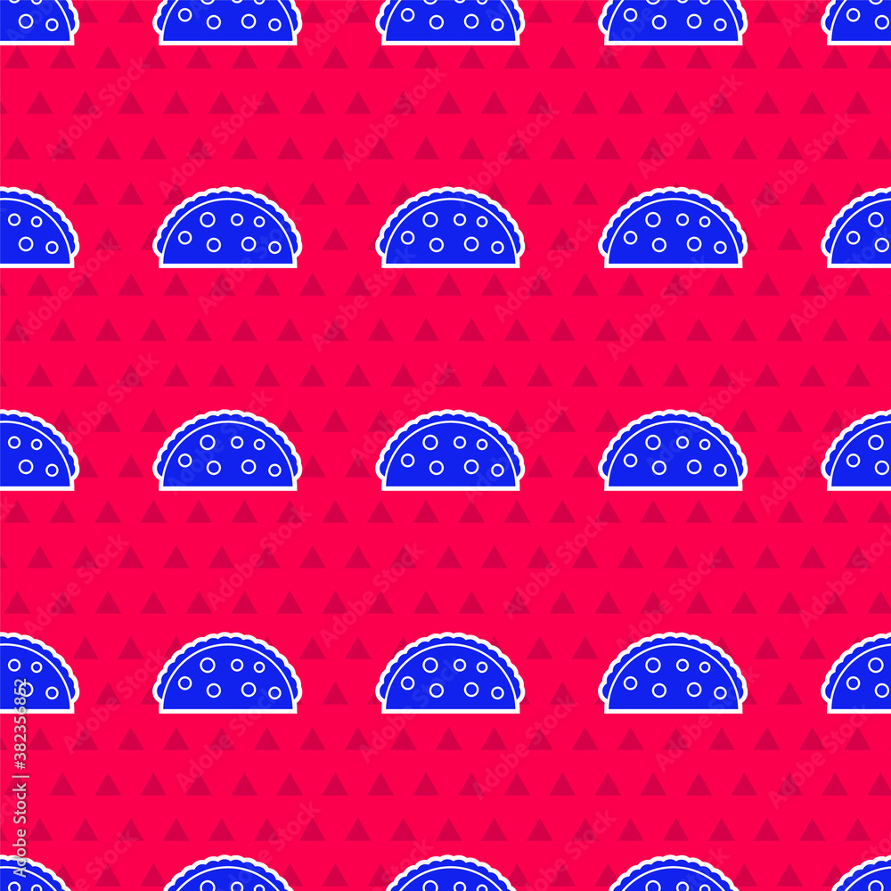蓝色墨西哥玉米饼，红色背景上有玉米饼图标隔离无缝图案。传统墨西哥快餐f