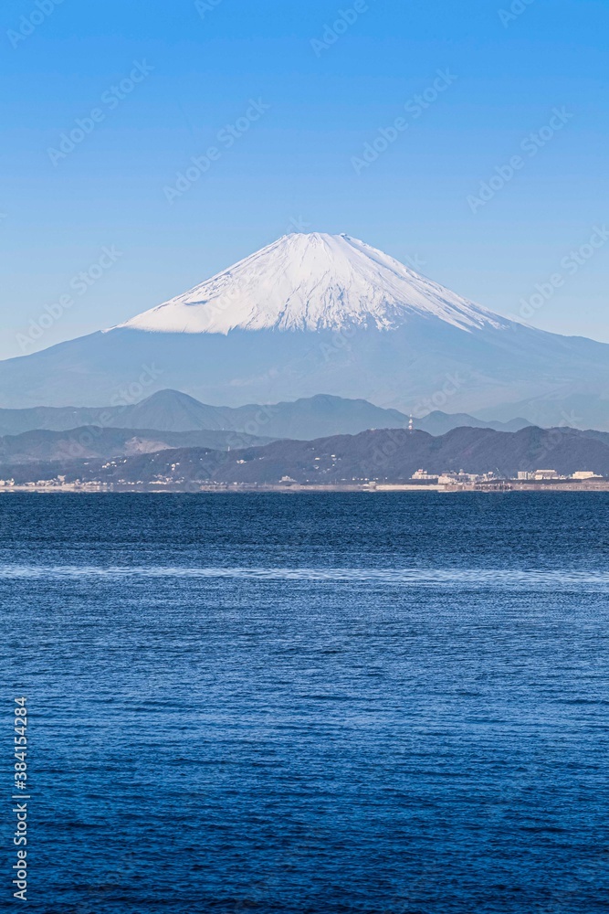 日本神奈川县冬季的富士和相模海