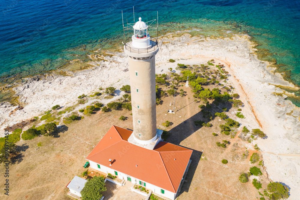 Dugi Otok岛上的Veli Rat灯塔，背景是亚得里亚海地平线，美丽的克罗地亚
