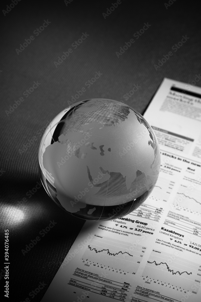 关于财务报告特写的玻璃球
