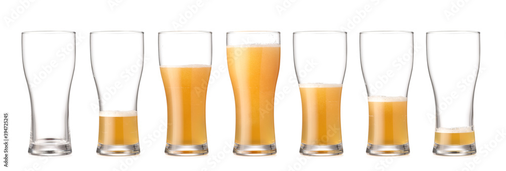 白底不同啤酒量的玻璃杯