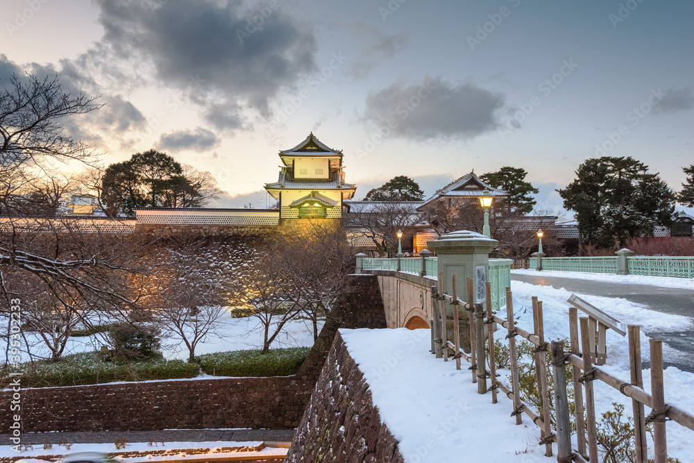 冬日黄昏的日本金泽，金泽城堡
