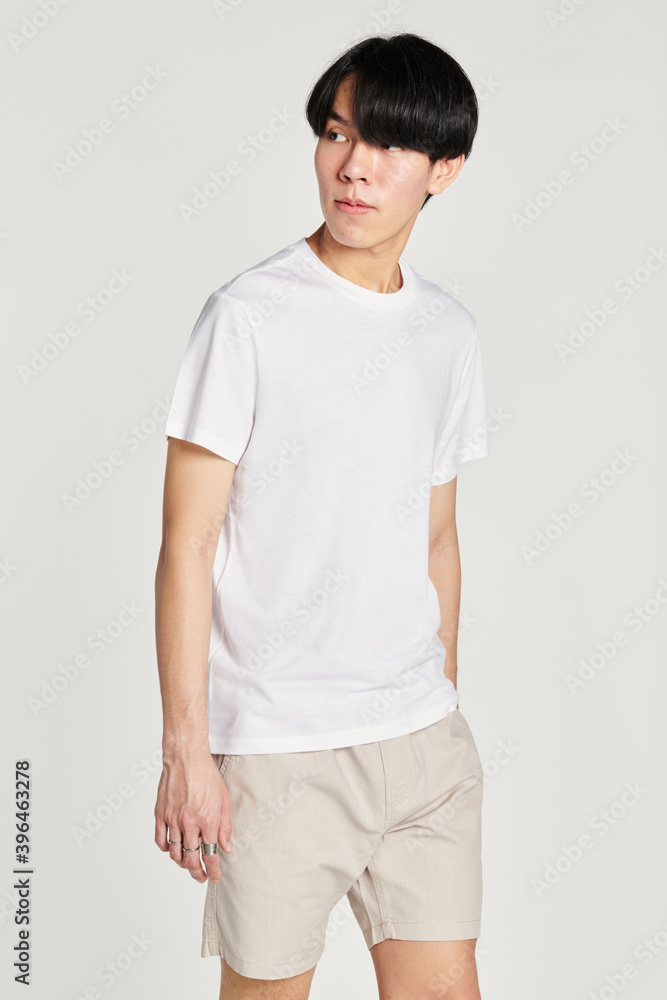 亚洲男子白色T恤模型