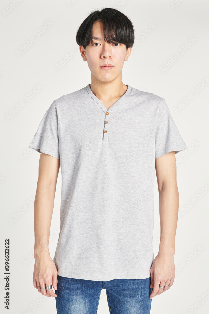 亚洲男子灰色T恤模型