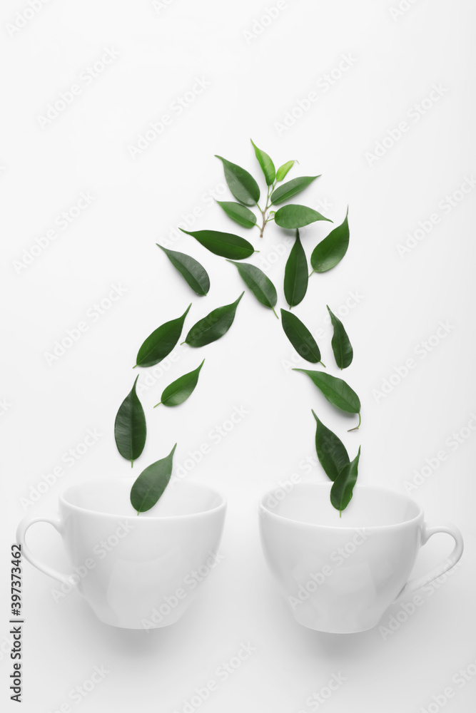 两杯白底绿茶