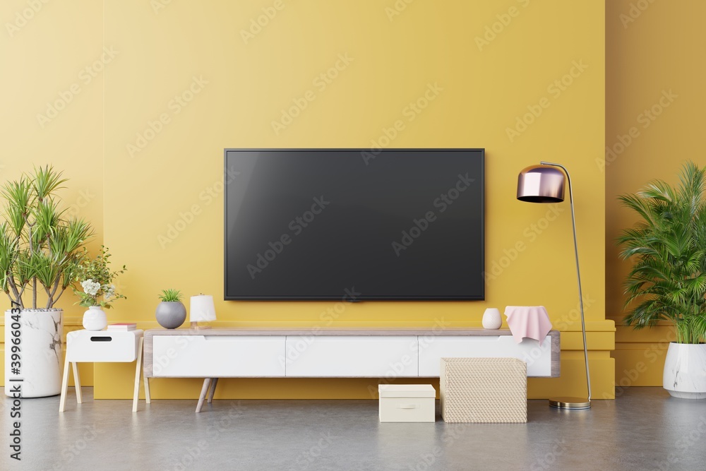 现代客厅电视墙控制台，黄色照明墙上有灯、桌子、花草b