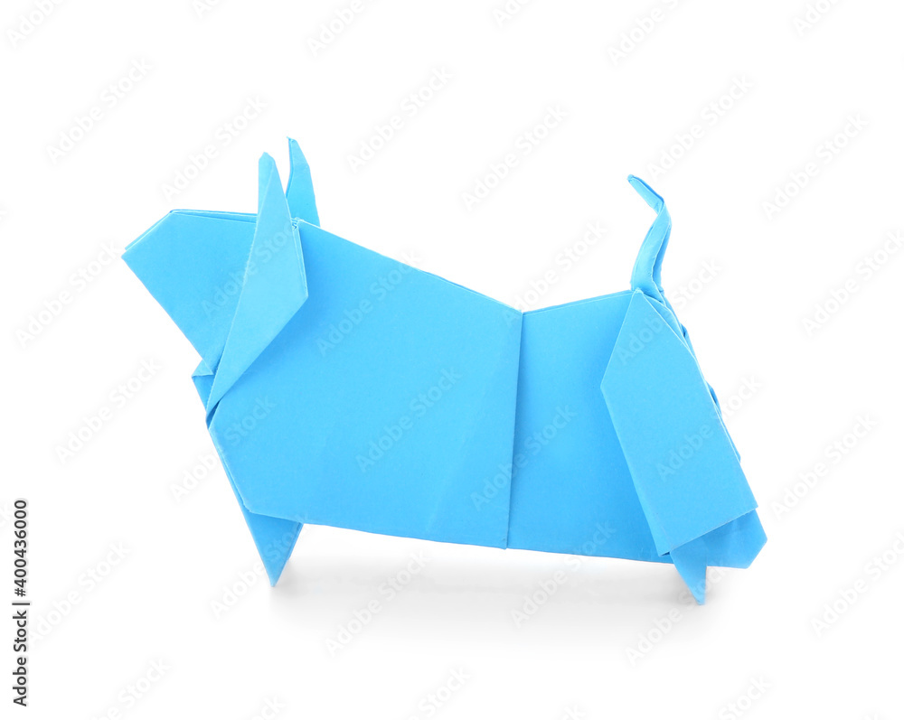 白底折纸公牛作为2021的象征