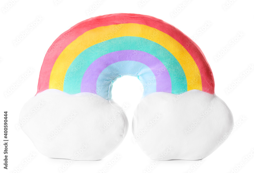 白色背景上彩虹形状的软枕头