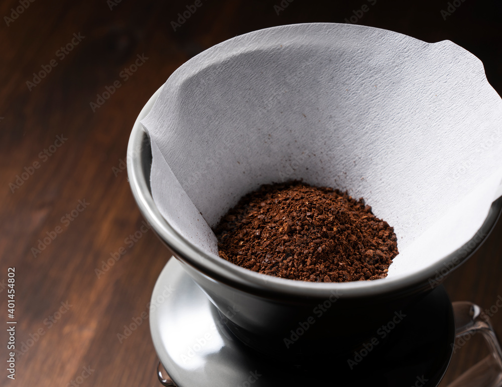 滴液器中的咖啡粉