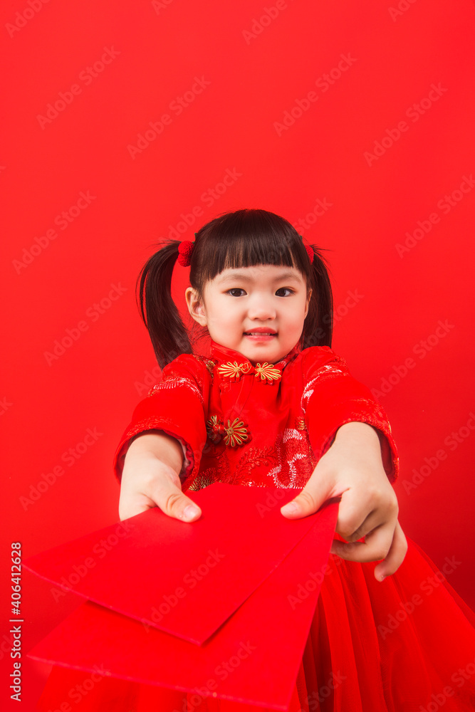 一个中国女孩迎接春节