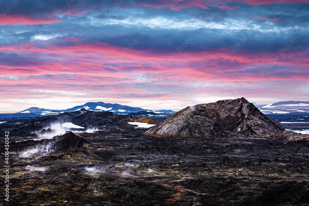 克拉弗拉火山附近Leirhnjukur地热谷Reeky熔岩田令人难以置信的日落景观