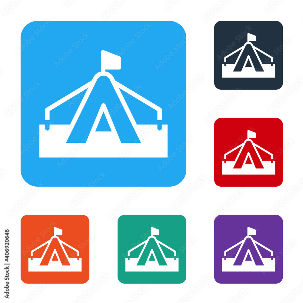 白色旅游帐篷图标隔离在白色背景上。露营符号。将图标设置为彩色方形屁股