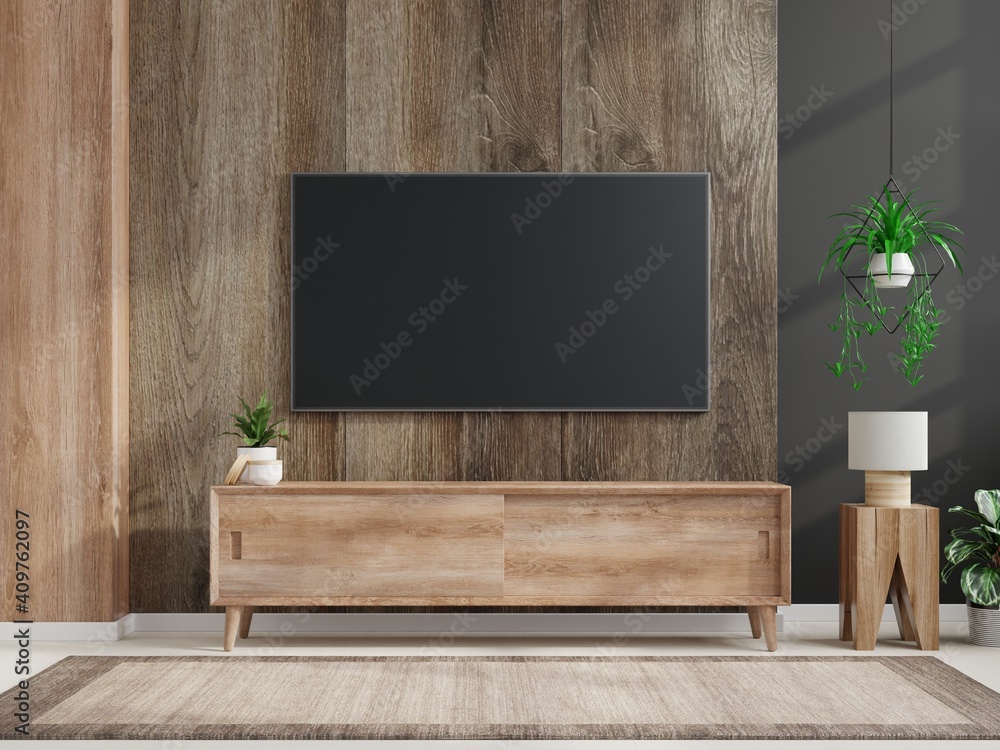 用深色木墙模拟安装在暗室中的电视墙。