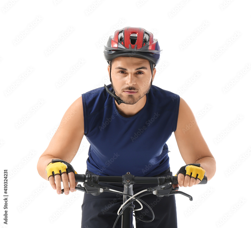 骑白底自行车的男自行车手