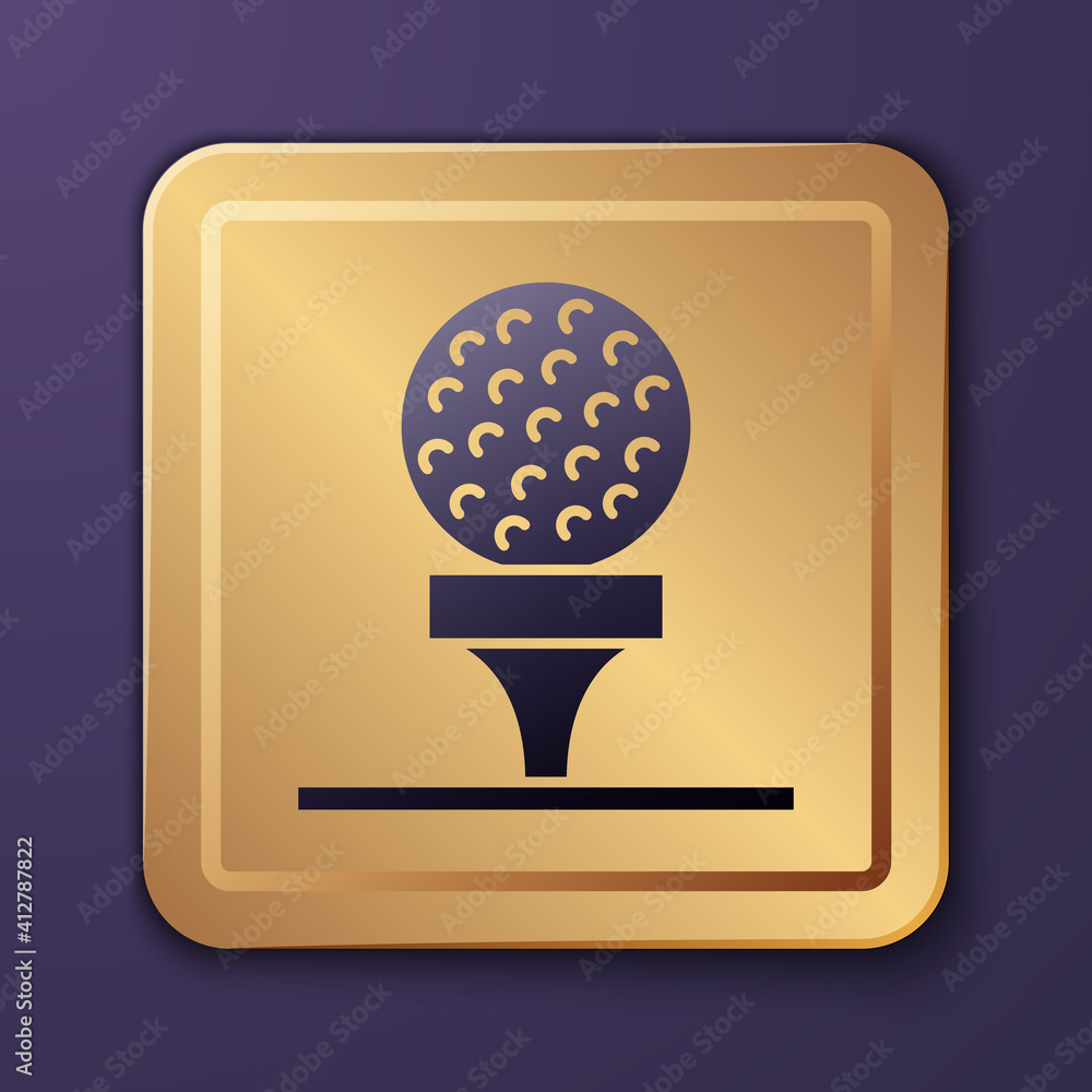 球座上的紫色高尔夫球图标孤立在紫色背景上。金色方形按钮。矢量。