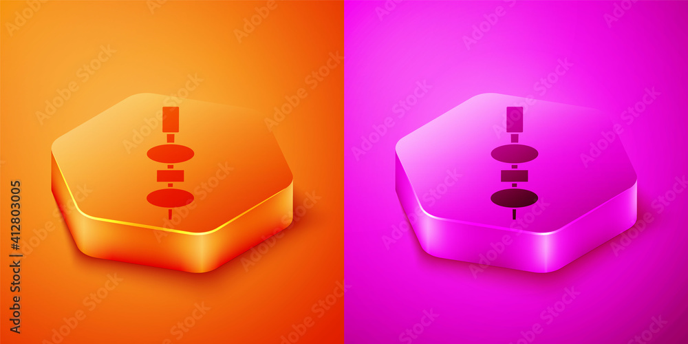 在橙色和粉色背景上隔离的筷子上的等距橄榄和奶酪图标。Canape，tapas w